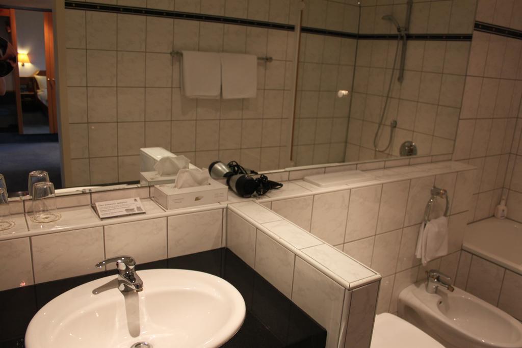 Hotel-Gasthof Die Post Brennerei Frankenhoehe Schillingsfürst Стая снимка