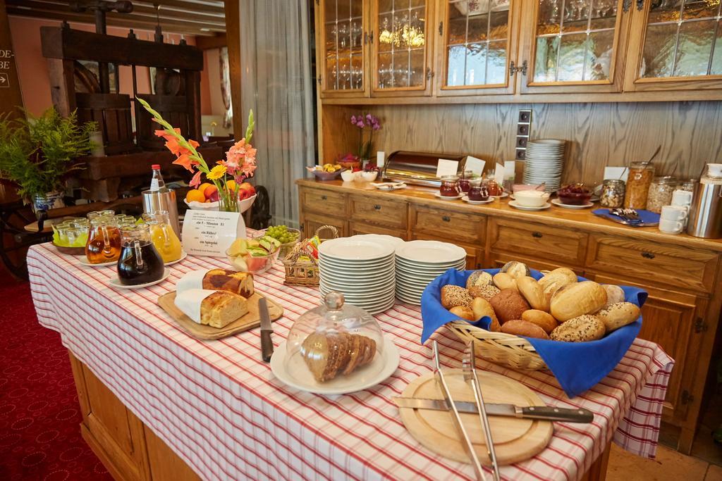 Hotel-Gasthof Die Post Brennerei Frankenhoehe Schillingsfürst Екстериор снимка